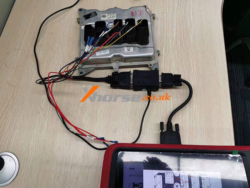 vvdi key tool plus connects with bosch ecu adapter 01